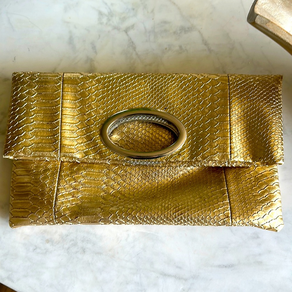 Women’s expandable gold clutch